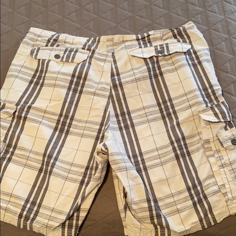 Men’s Lee Cargo Shorts, grey and white plaid